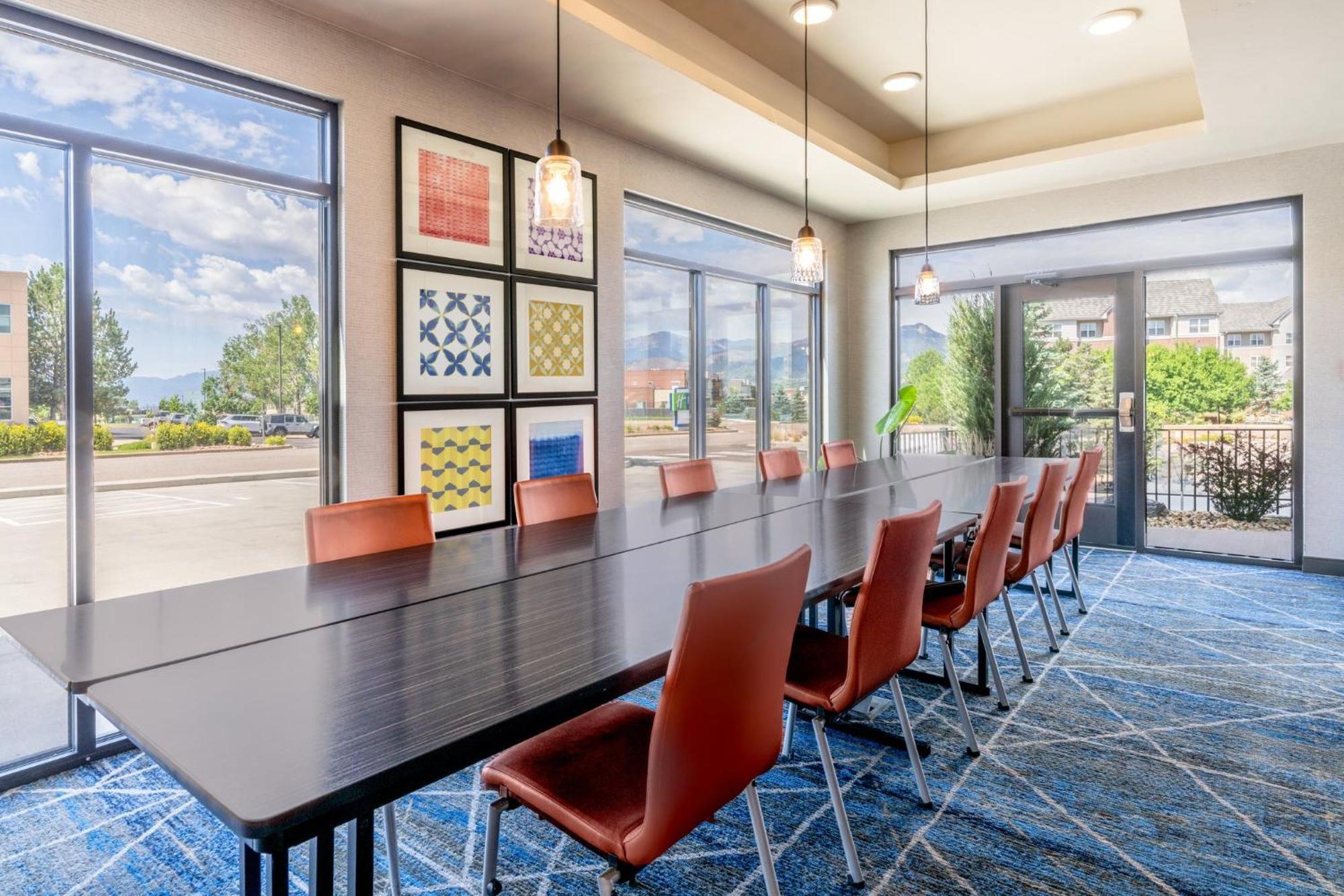 Holiday Inn Express & Suites - Colorado Springs Afa Northgate By Ihg Exterior foto