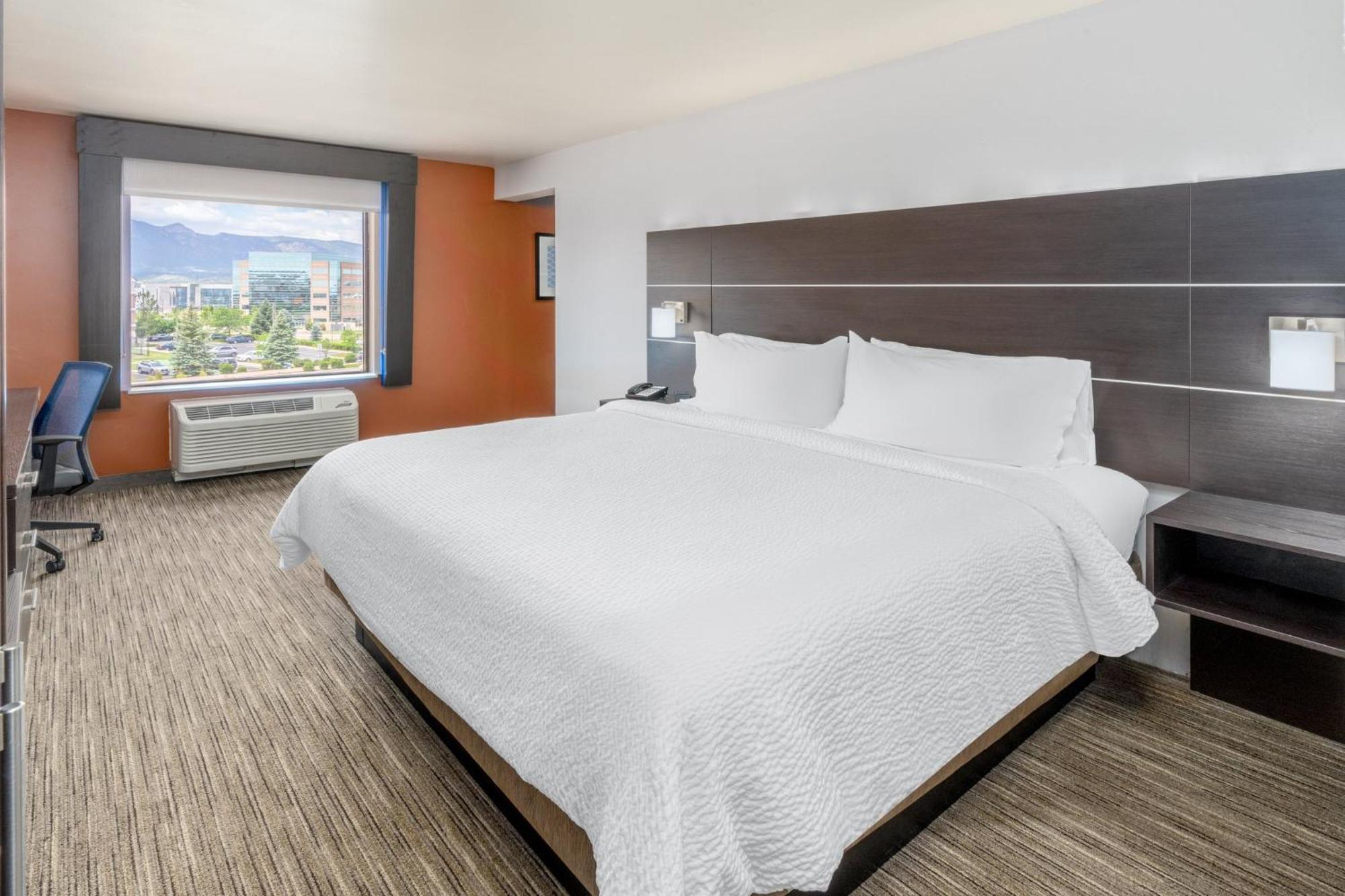 Holiday Inn Express & Suites - Colorado Springs Afa Northgate By Ihg Exterior foto