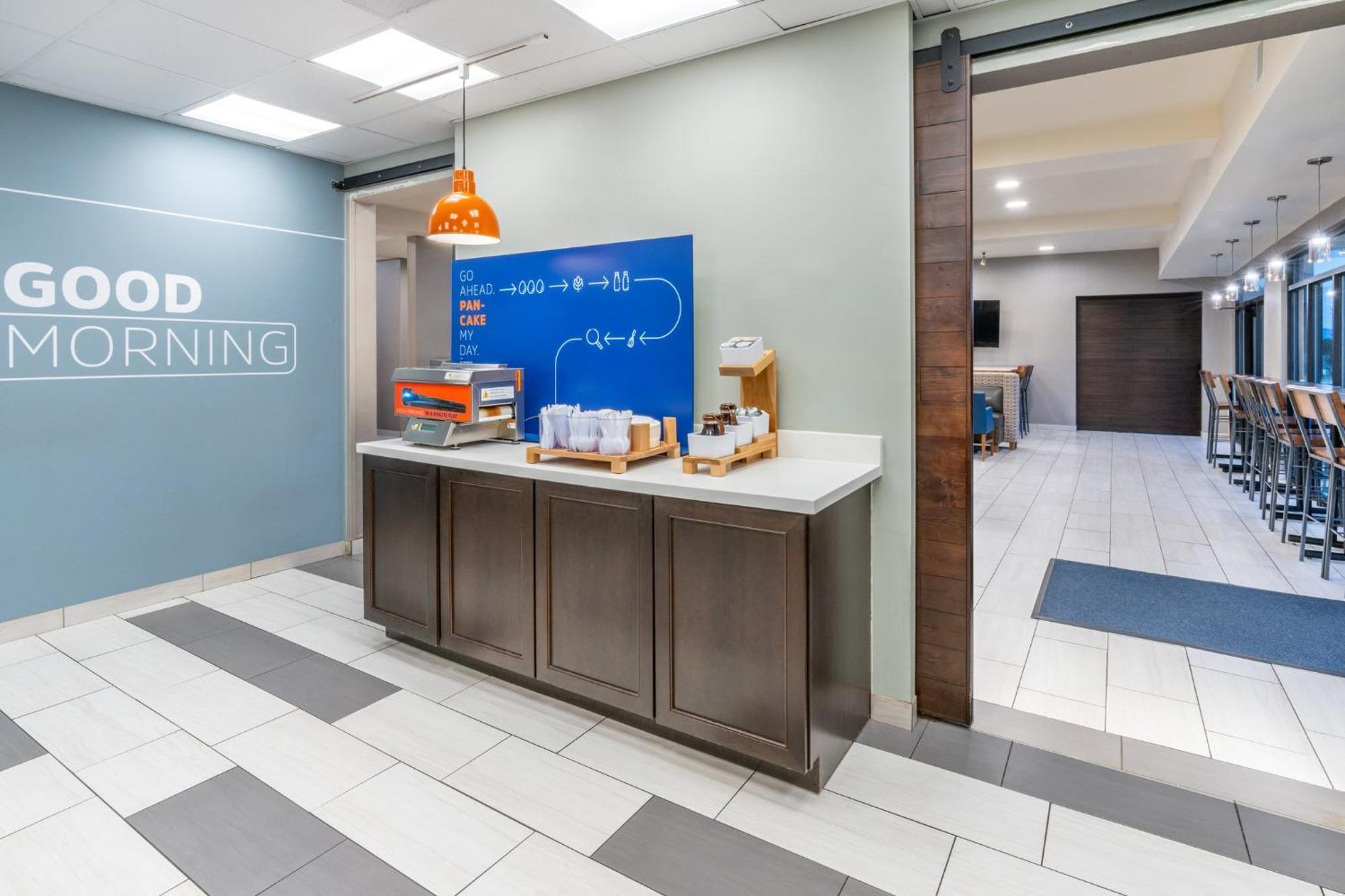Holiday Inn Express & Suites - Colorado Springs Afa Northgate By Ihg Exterior foto